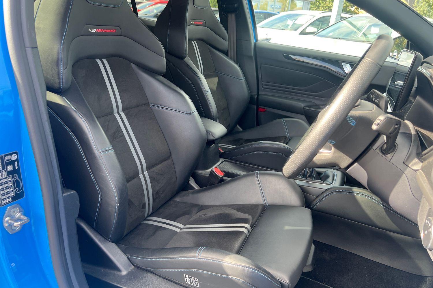 Ford FOCUS Photo 16
