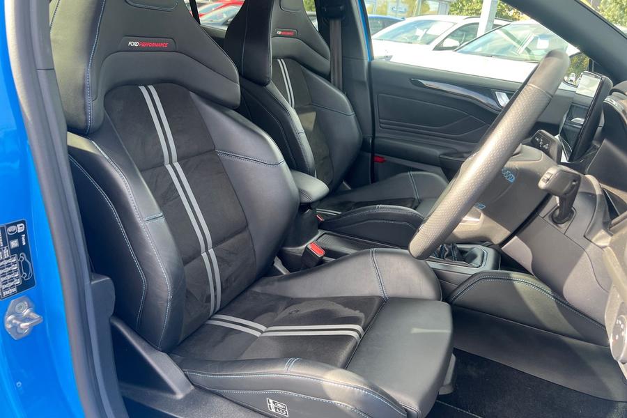 Ford FOCUS Photo autoimg-9c887eee50e619f0043db746723abf6bf350412c.jpg