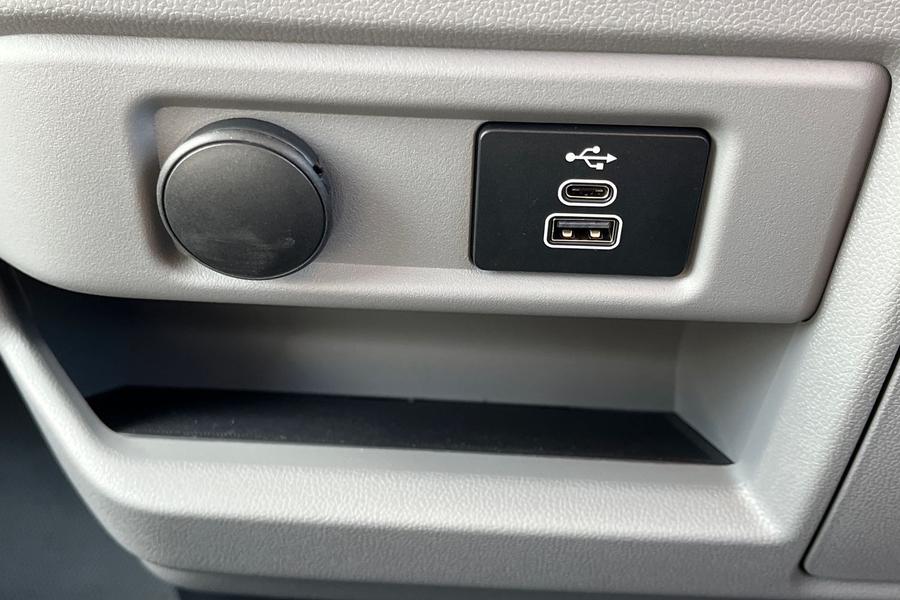 Ford E-Transit Custom Photo autoimg-9c8aa45883290748f3230e021851f269b9213d07.jpg