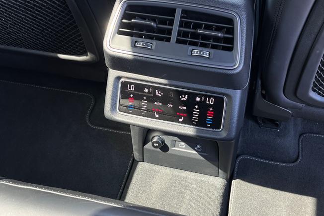 AUDI e-tron Photo 56