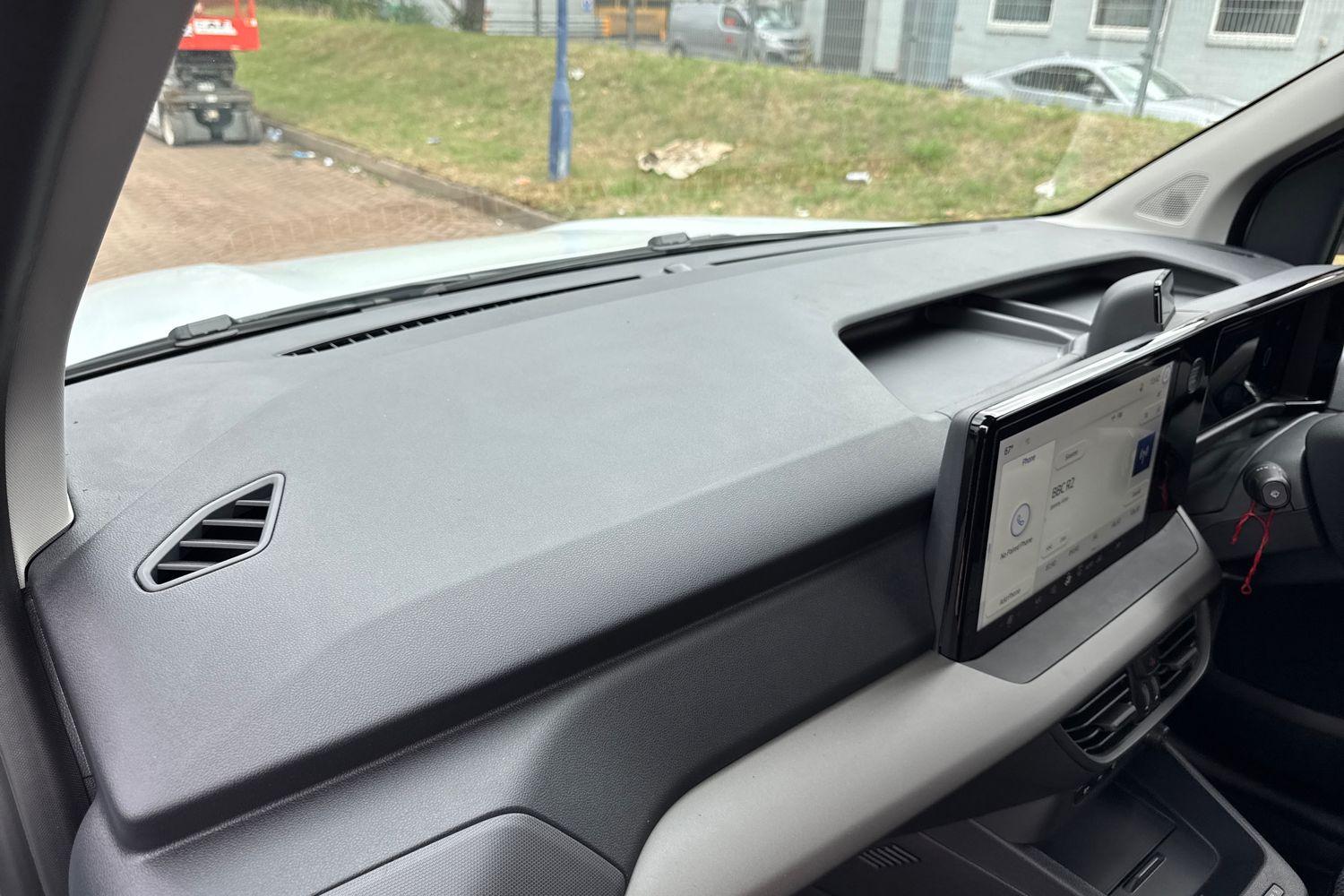 Ford E-TRANSIT COURIER Photo 20