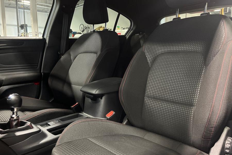 Ford FOCUS Photo autoimg-9c9de77b6ede75418a92807b5e27435379e56bfb.jpg