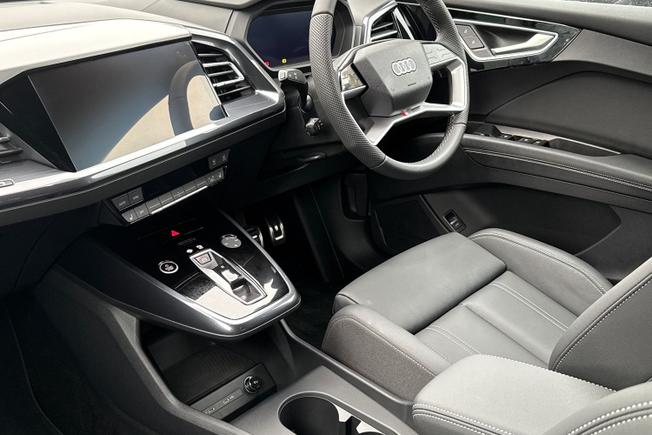 AUDI Q4 e-tron Photo 27