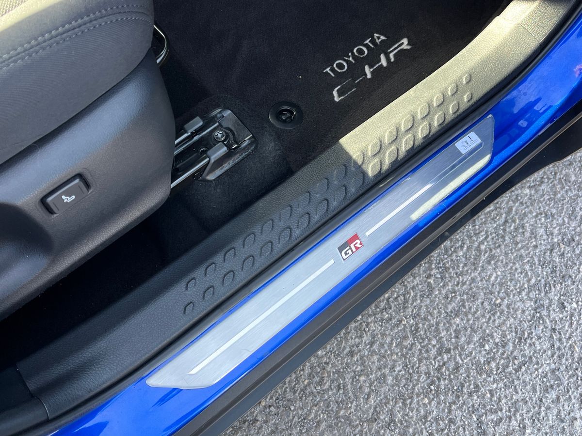 Toyota C-HR Photo 26