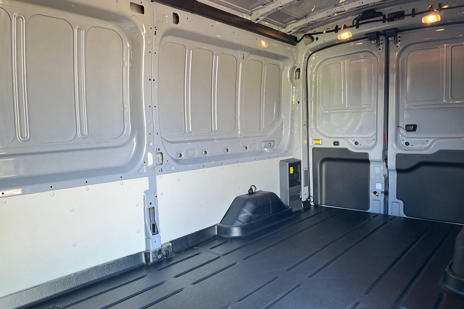 Ford E-TRANSIT Photo 3
