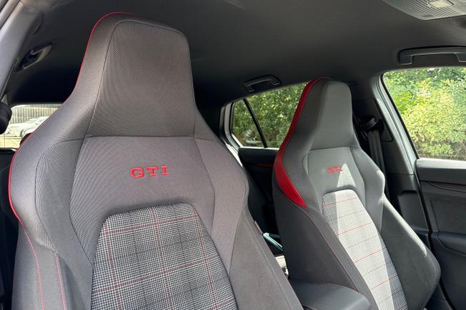 VOLKSWAGEN Golf Photo 30
