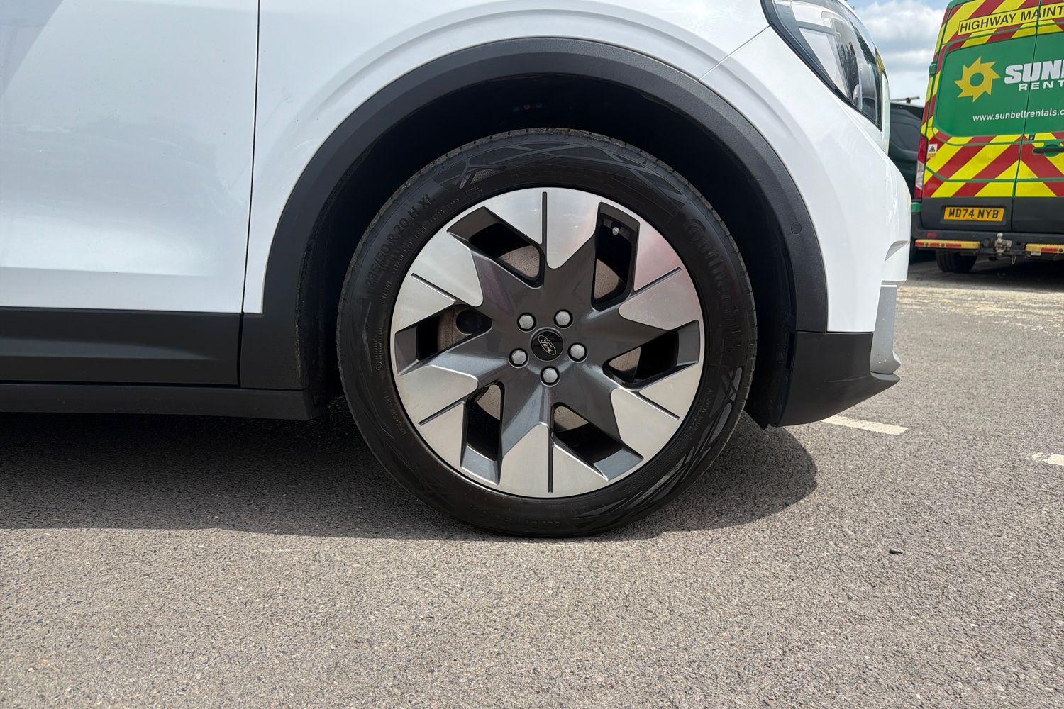 Ford Explorer Photo 7