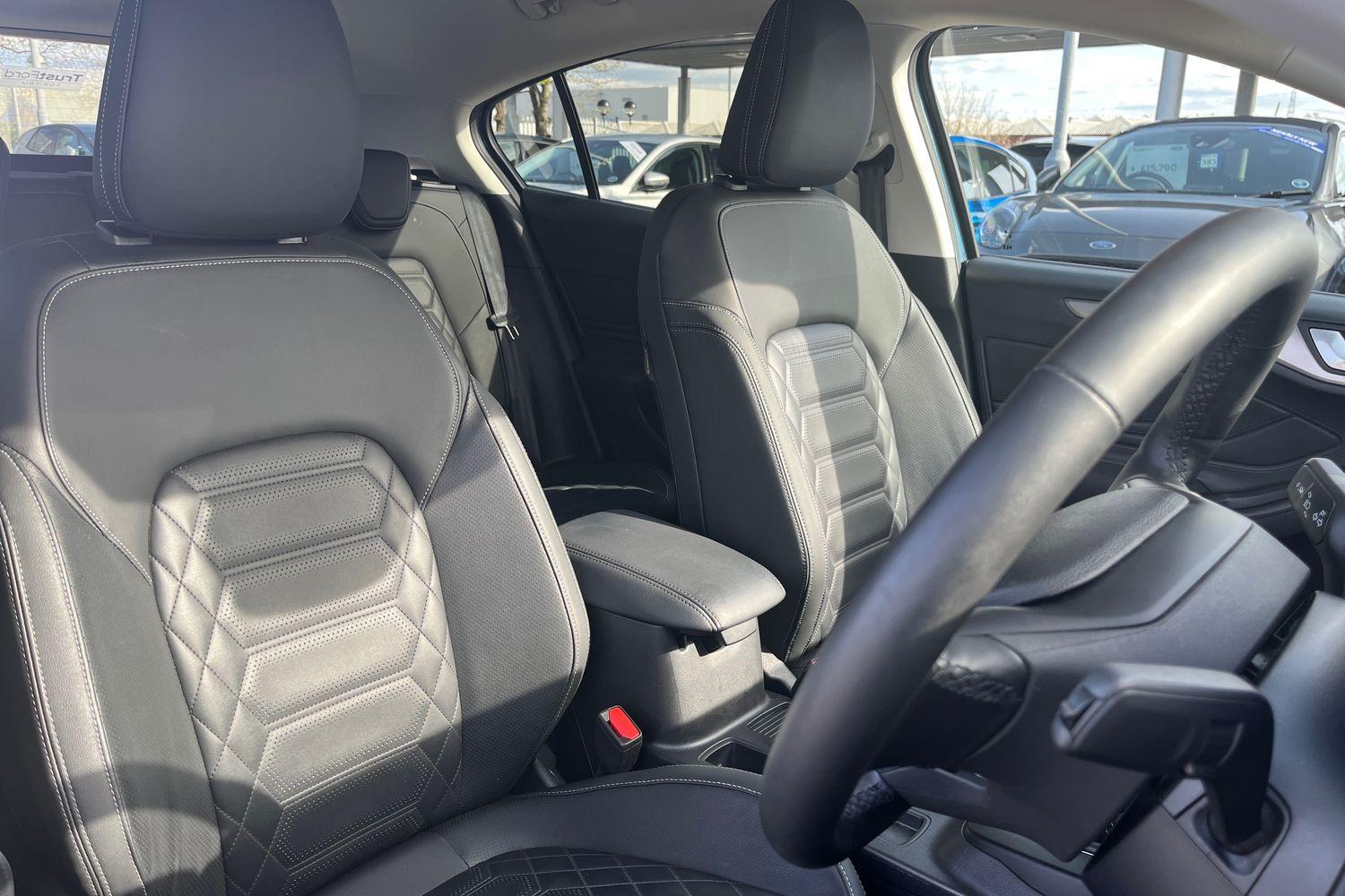 Ford FOCUS Photo 16