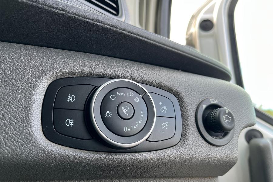 Ford TRANSIT Photo autoimg-9cc79d134b31a36c270dd4e9ea96d5168fb113f3.jpg