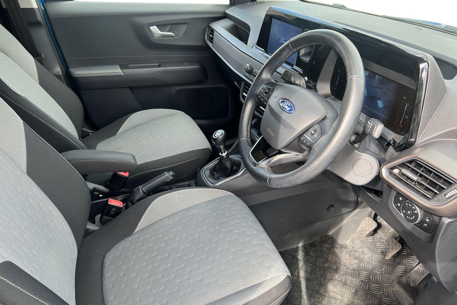 Ford TRANSIT COURIER Photo 13