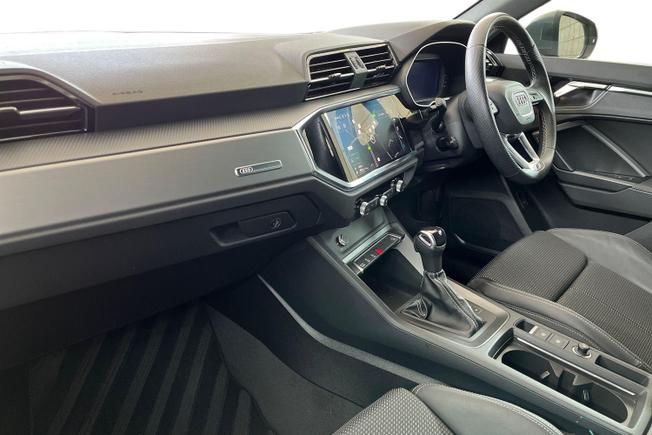 Audi Q3 Photo 2
