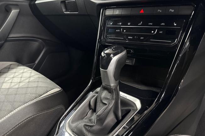 VOLKSWAGEN T-Roc Photo 23