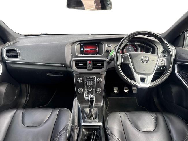 VOLVO V40 Photo 10