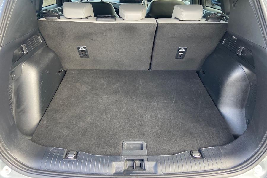 Ford KUGA Photo autoimg-9cde82233326d6377e47787cbe63ca51b67da3ef.jpg