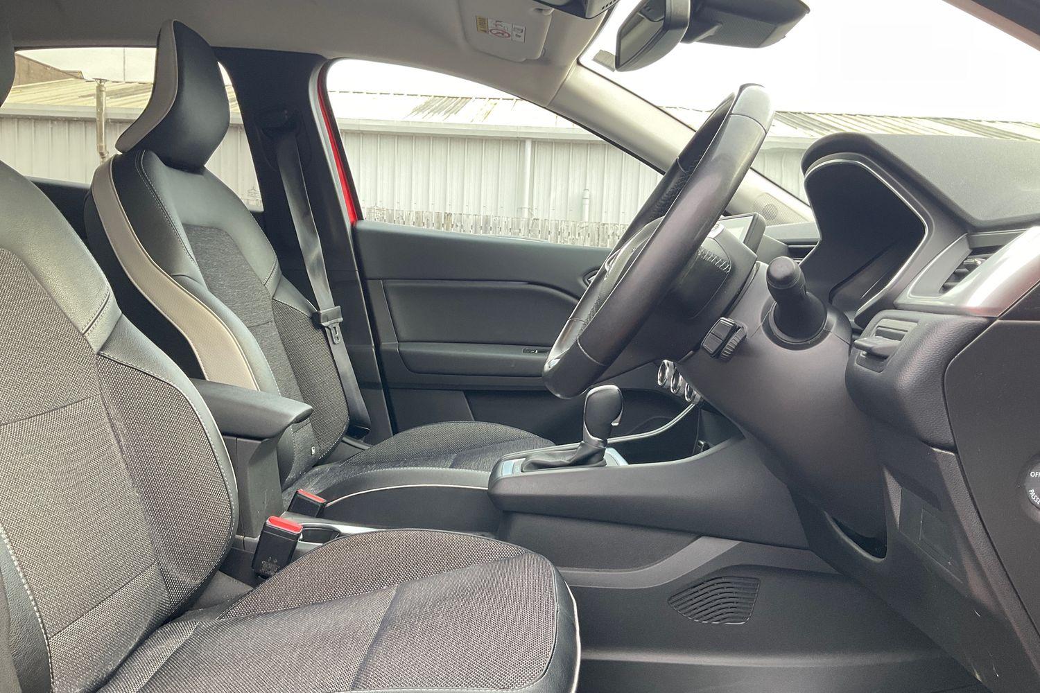 Renault CAPTUR Photo 16