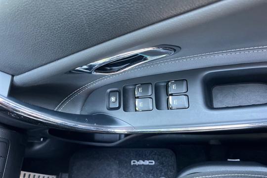 Kia Ceed Photo autoimg-9ce0e746d7976a384bbf01cc1442d29d0ad95d17.jpg