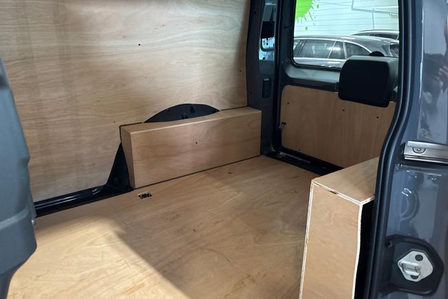 VOLKSWAGEN Caddy Photo 9
