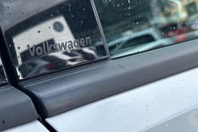 VOLKSWAGEN T-Roc Photo 23