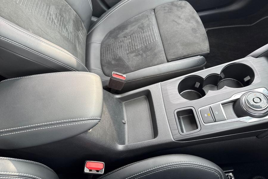 Ford KUGA Photo autoimg-9cfac3a713f42e8970545a05ae1772b6a3f6878d.jpg