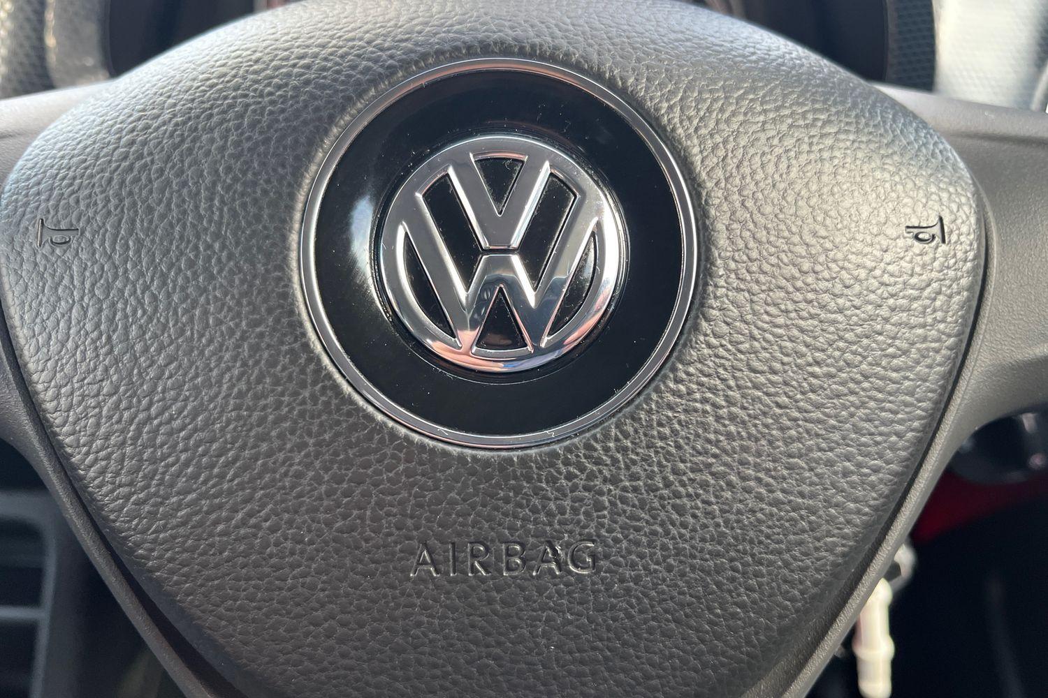 Volkswagen UP Photo 36