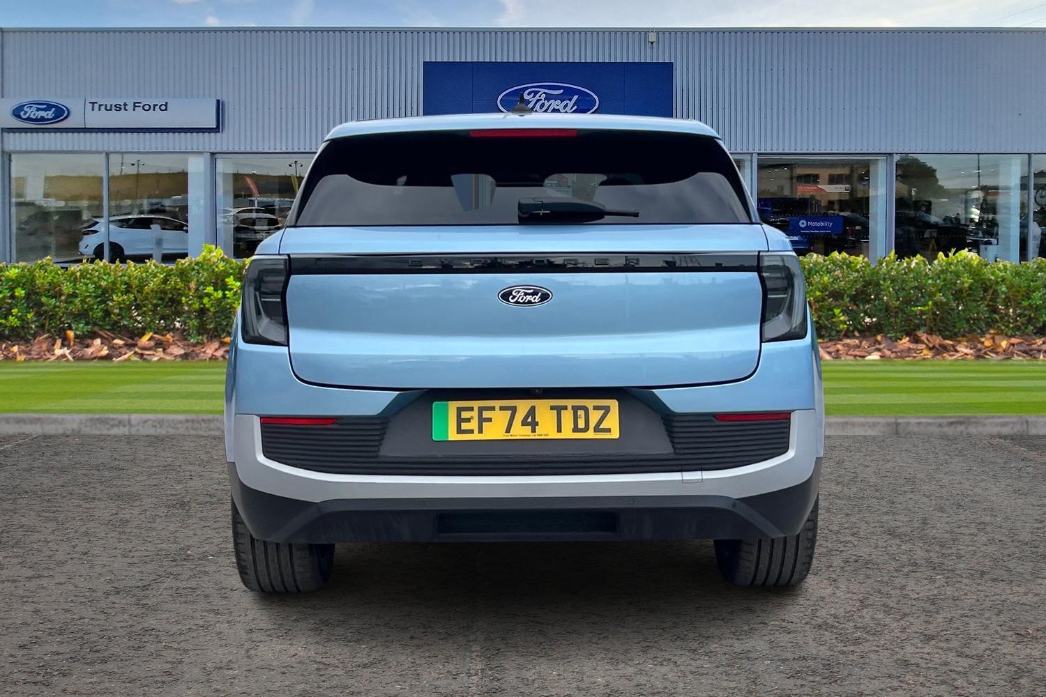 Ford EXPLORER Photo 6