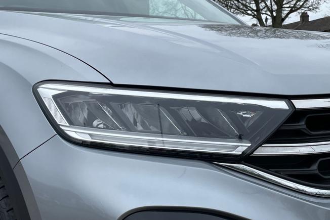 VOLKSWAGEN T-Roc Photo 19