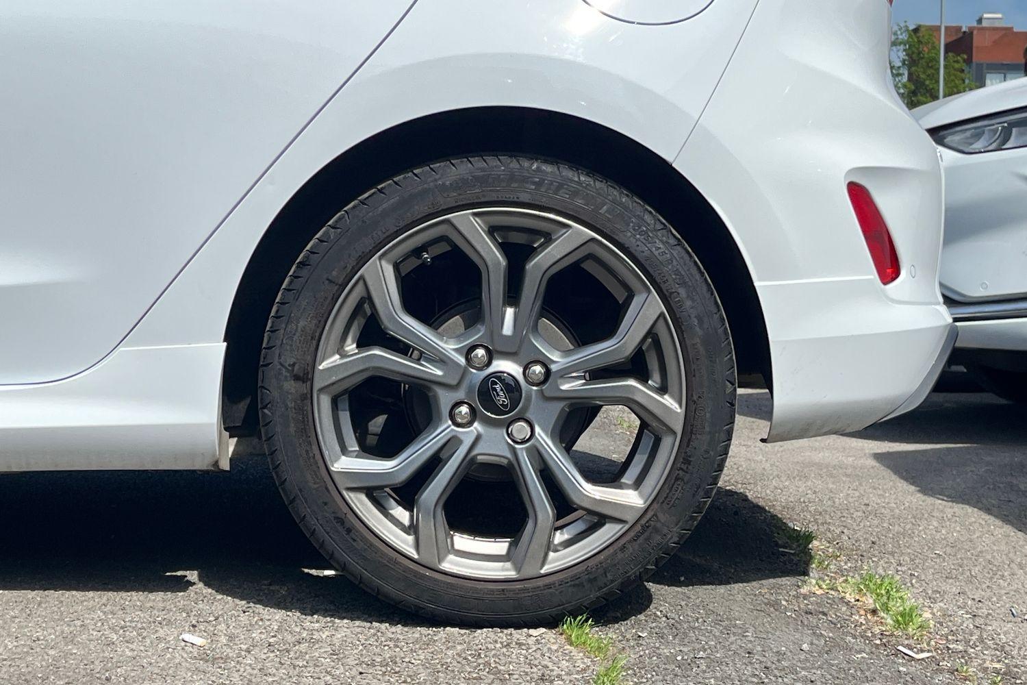 Ford FIESTA Photo 7