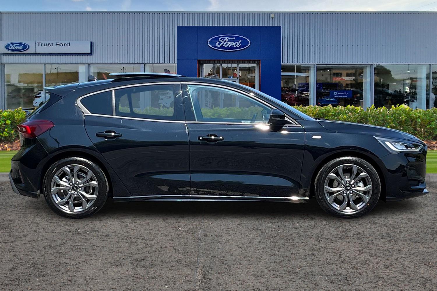 Ford FOCUS Photo 2