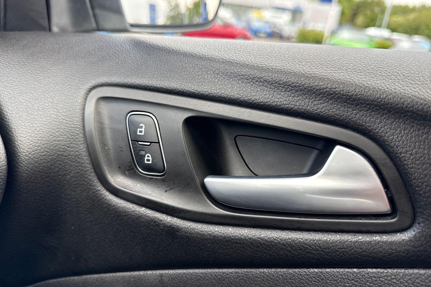 Ford KUGA Photo 38