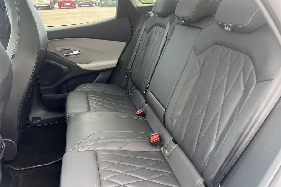 Ford EXPLORER Photo autoimg-9d0c967b9fc49488a01d7e34ee8e6f1bf8fd7933.jpg