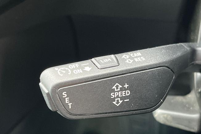 AUDI Q8 E-Tron Photo 26