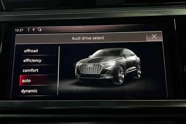 AUDI Q3 Photo 21