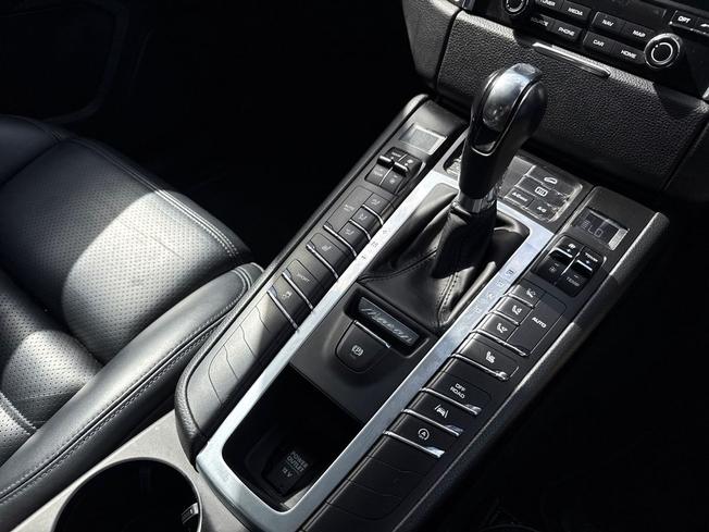 PORSCHE Macan Photo 27