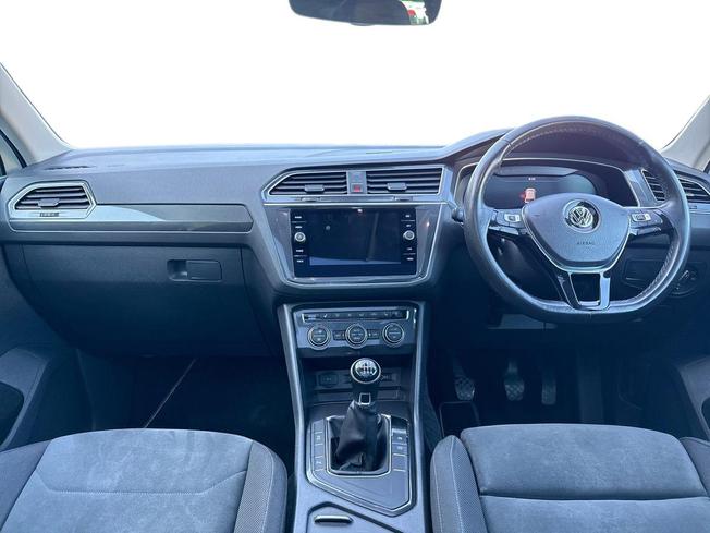 VOLKSWAGEN Tiguan Photo 10