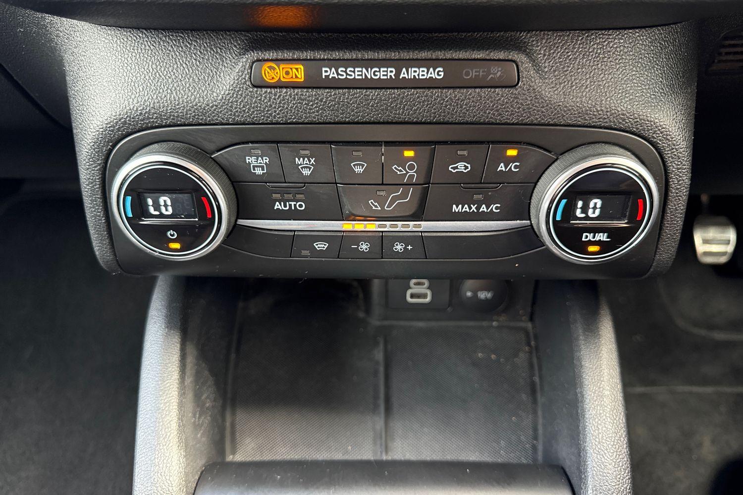Ford FOCUS Photo 27