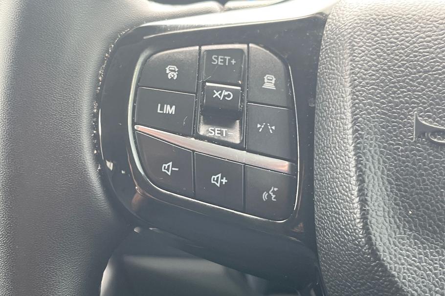 Used Ford TOURNEO CUSTOM YM25OMJ 23
