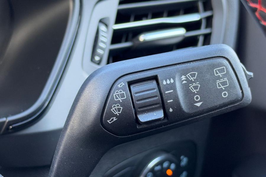 Ford FOCUS Photo autoimg-9d1daf0bd82827ad8e2c88a073f1b63cf639a5ef.jpg