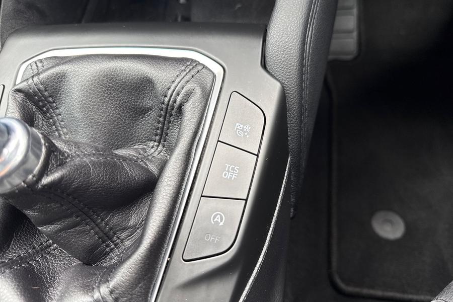 Ford FOCUS Photo autoimg-9d28247fde4bfa1ea28ee6d248c75cc8bb1f2d68.jpg