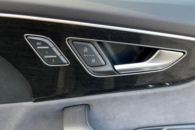 AUDI Q8 Photo 49