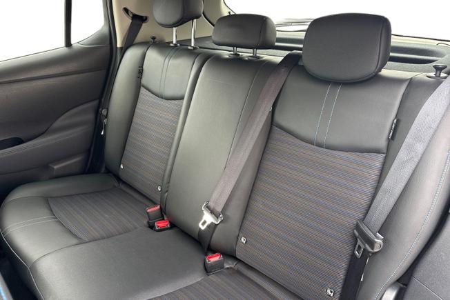 NISSAN Leaf Photo 9