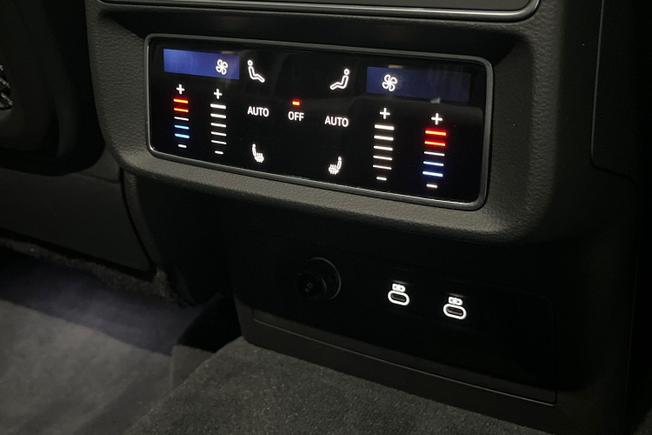 AUDI Rsq8 Photo 25