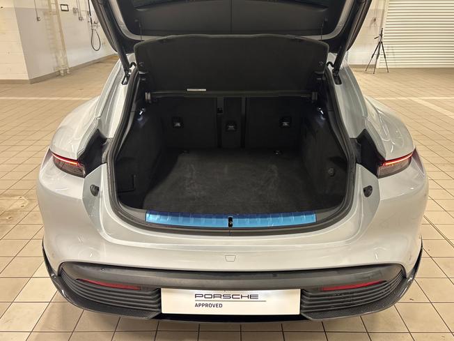 PORSCHE Taycan Photo 19