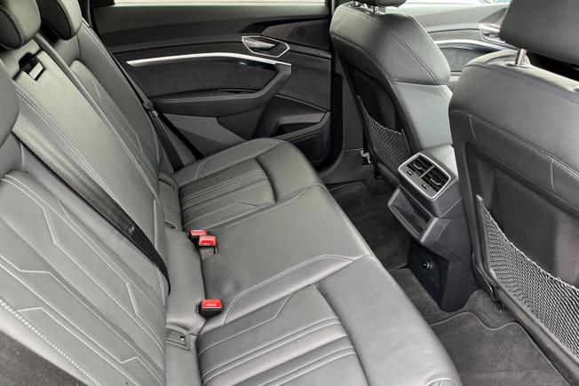 AUDI Q8 E-Tron Photo 45