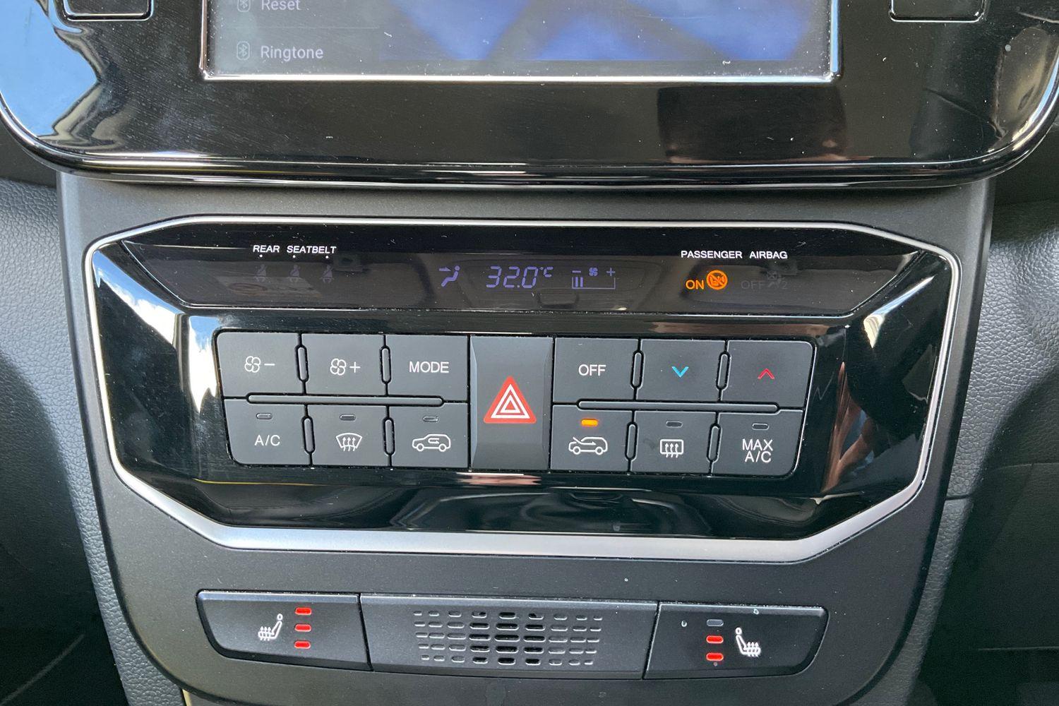 SsangYong TIVOLI Photo 25