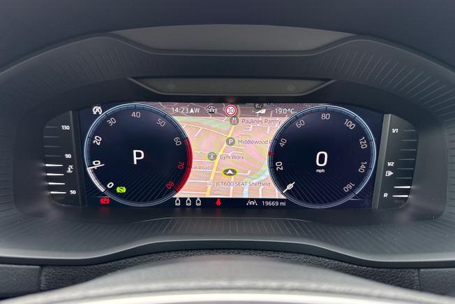 ŠKODA Karoq Photo 15