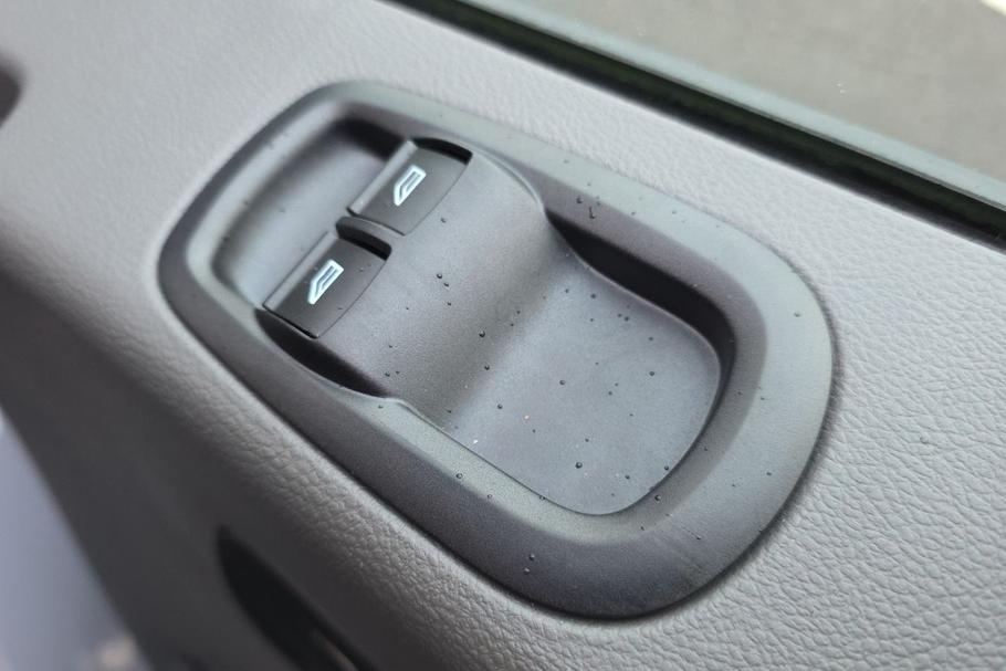 Used Ford E-TRANSIT 18