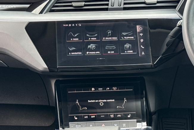 Audi Q8 Photo 33