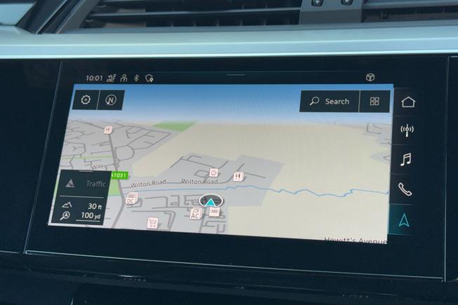 AUDI Q8 E-Tron Photo 14