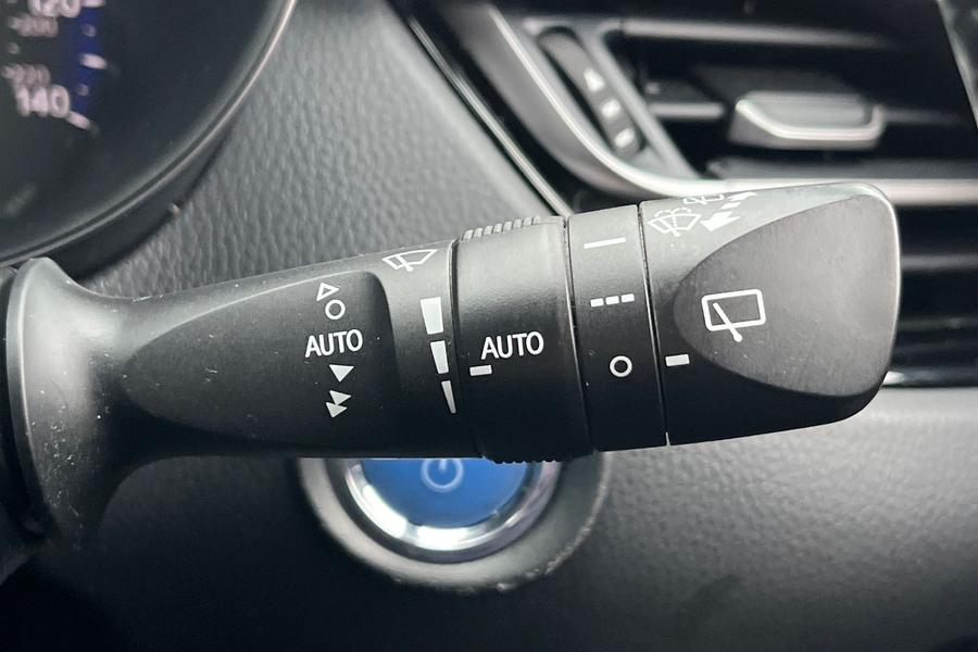 Toyota C-HR Photo autoimg-9d702116a90c62ab427053cf2cb94c18063e410a.jpg