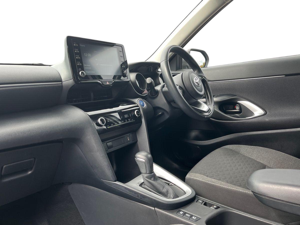 Toyota Yaris Cross Photo 2